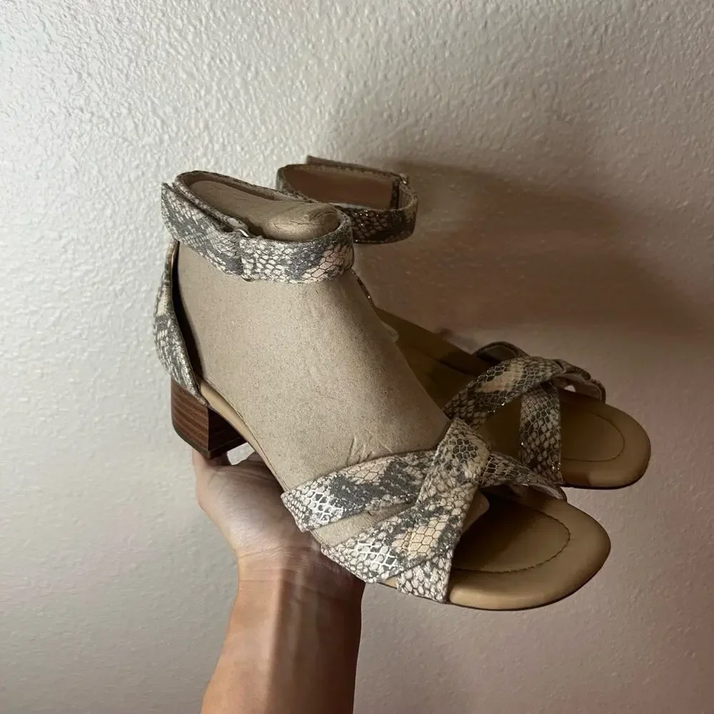 Clarks Desirae Lily Womens 8 Snakeskin Beige Metallic Heel Ankle Strap Sandals